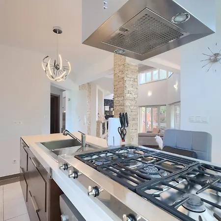 Beautiful Sabrina With Pool In Villa Višnjan