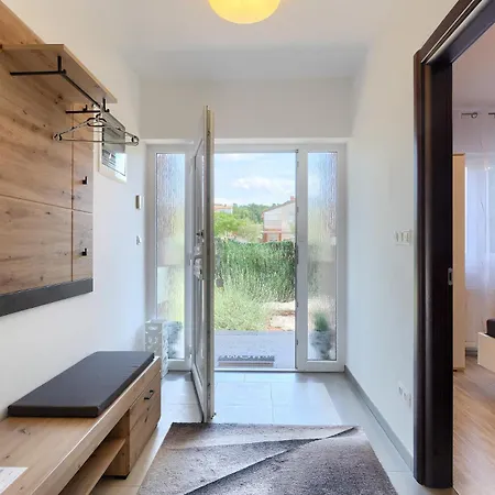 Beautiful Sabrina With Pool In * Višnjan