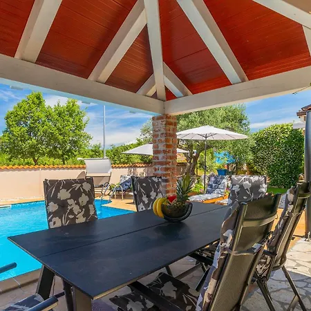 Villa Beautiful Sabrina With Pool In *