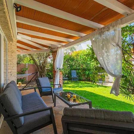 Villa Beautiful Sabrina With Pool In Višnjan