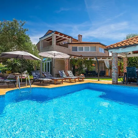 Beautiful Sabrina With Pool In