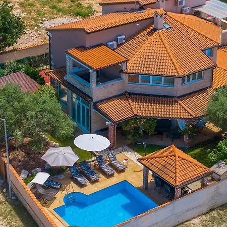 Beautiful Sabrina With Pool In * Višnjan