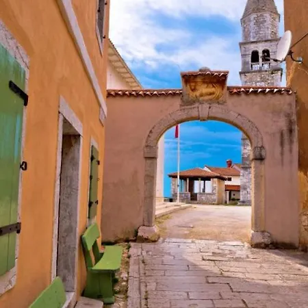 Beautiful Sabrina With Pool In Višnjan